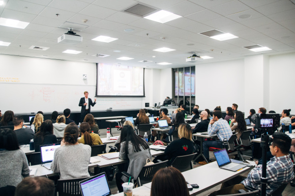 Stijn Spaas teaches MBA students at USC